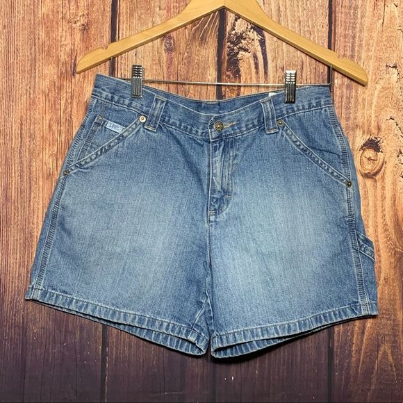Lee Pants - Lee Medium Wash “Mom Shorts” 100% Cotton Size 6